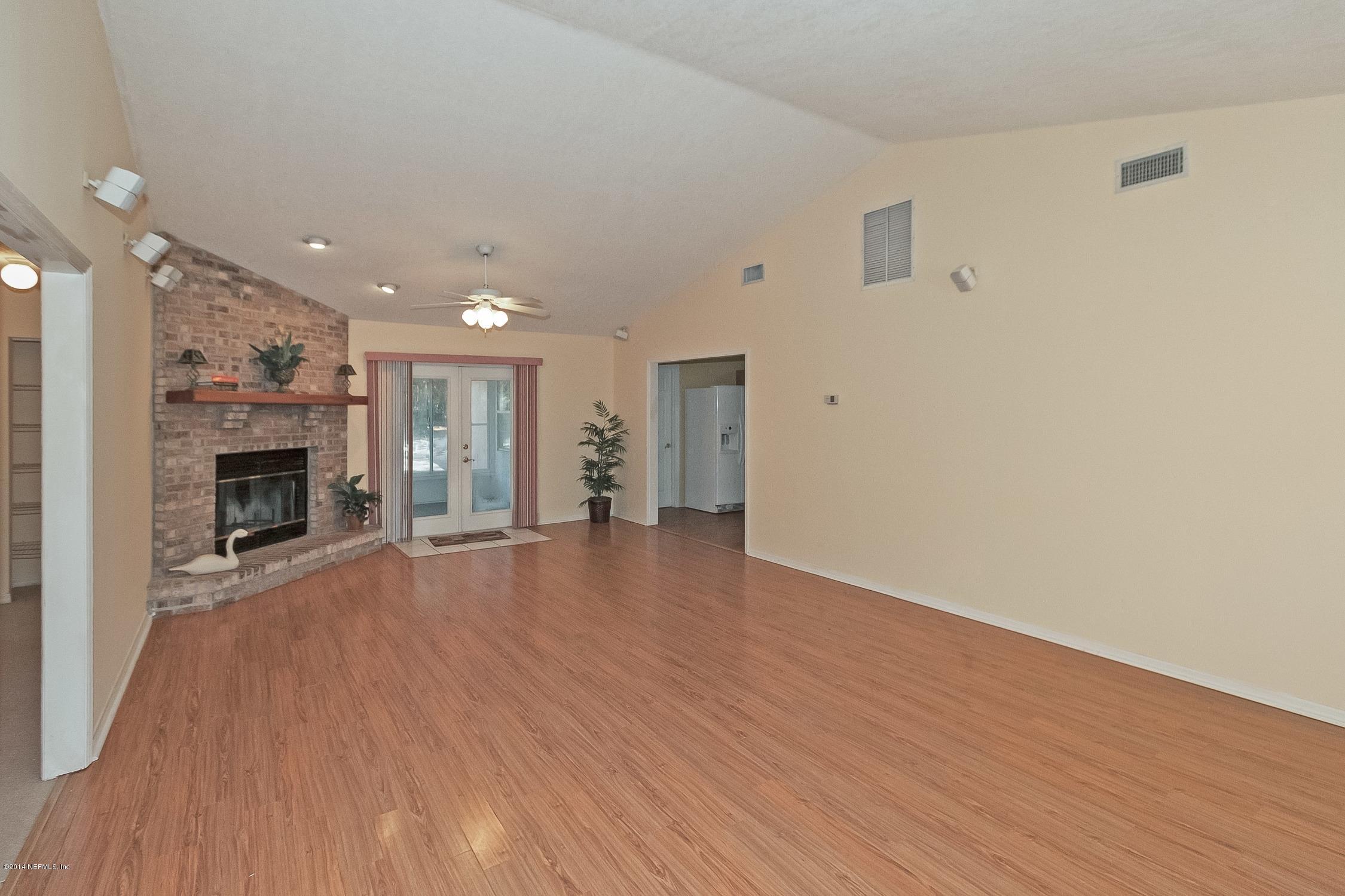 553 Segovia Road St. Augustine, FL 32086 - Photo 8 of 23 living_area