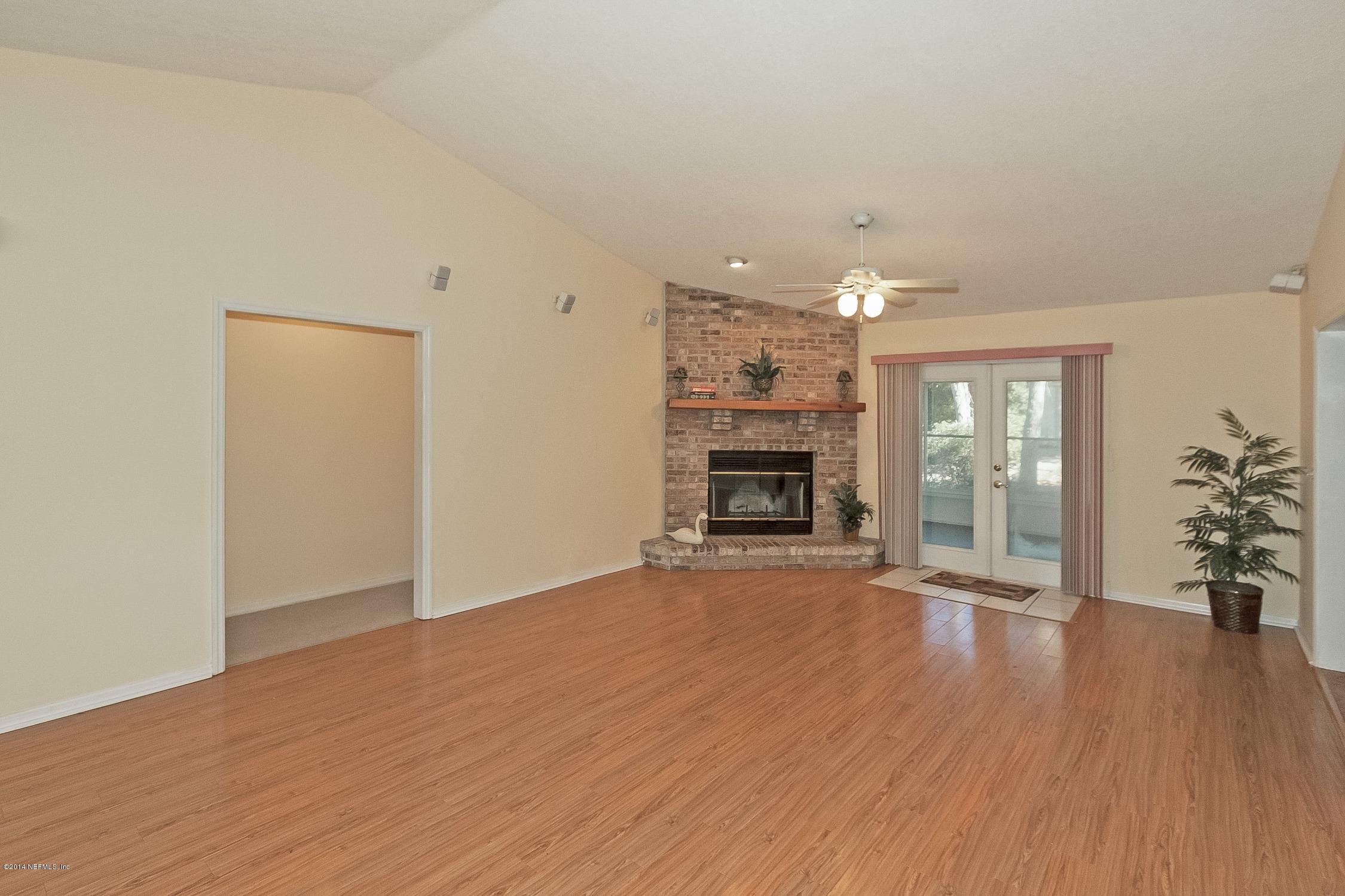 553 Segovia Road St. Augustine, FL 32086 - Photo 9 of 23 living_room