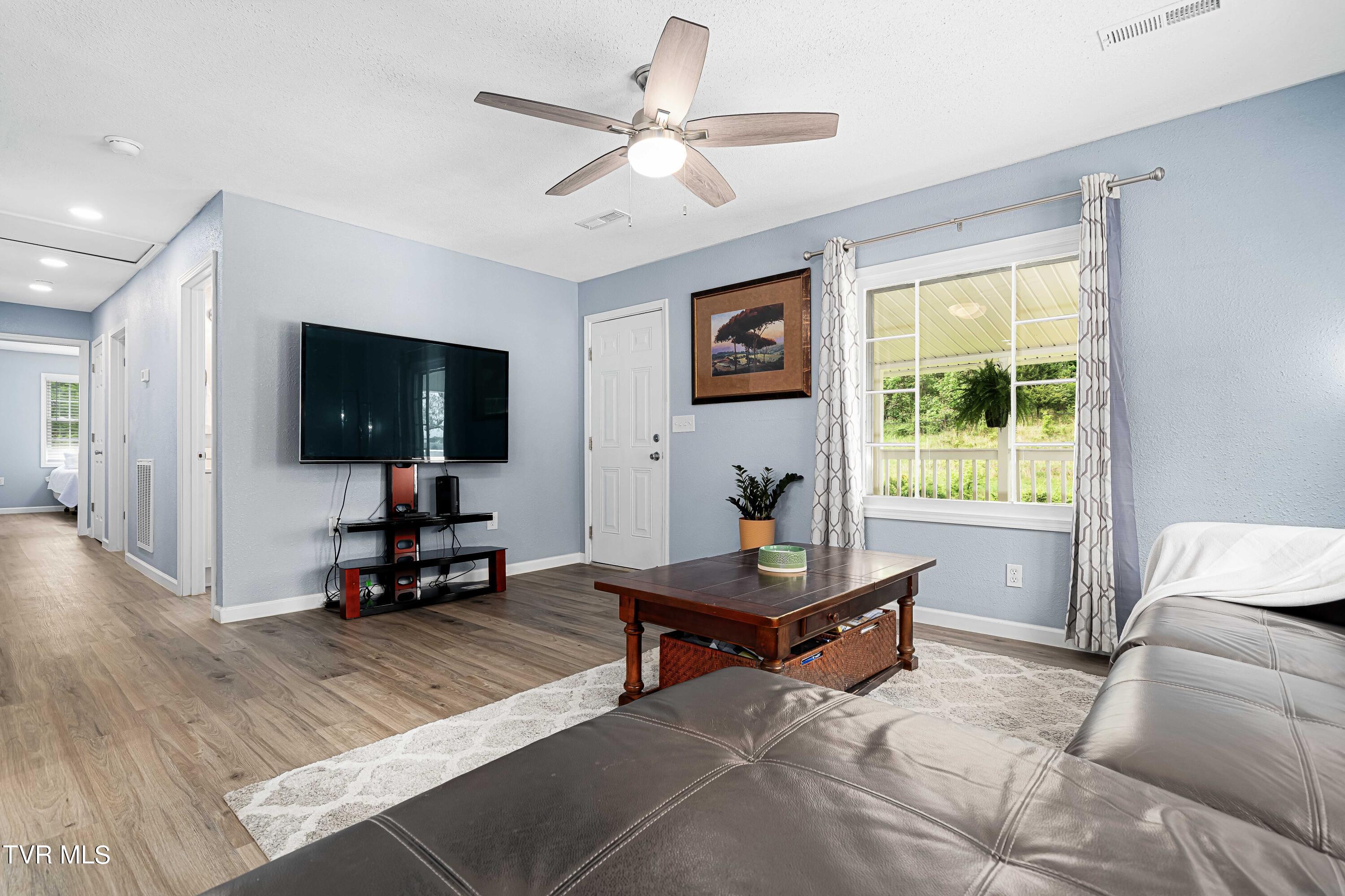 800 Belle Road Chuckey, TN 37641 - Photo 14 of 70 Living Room