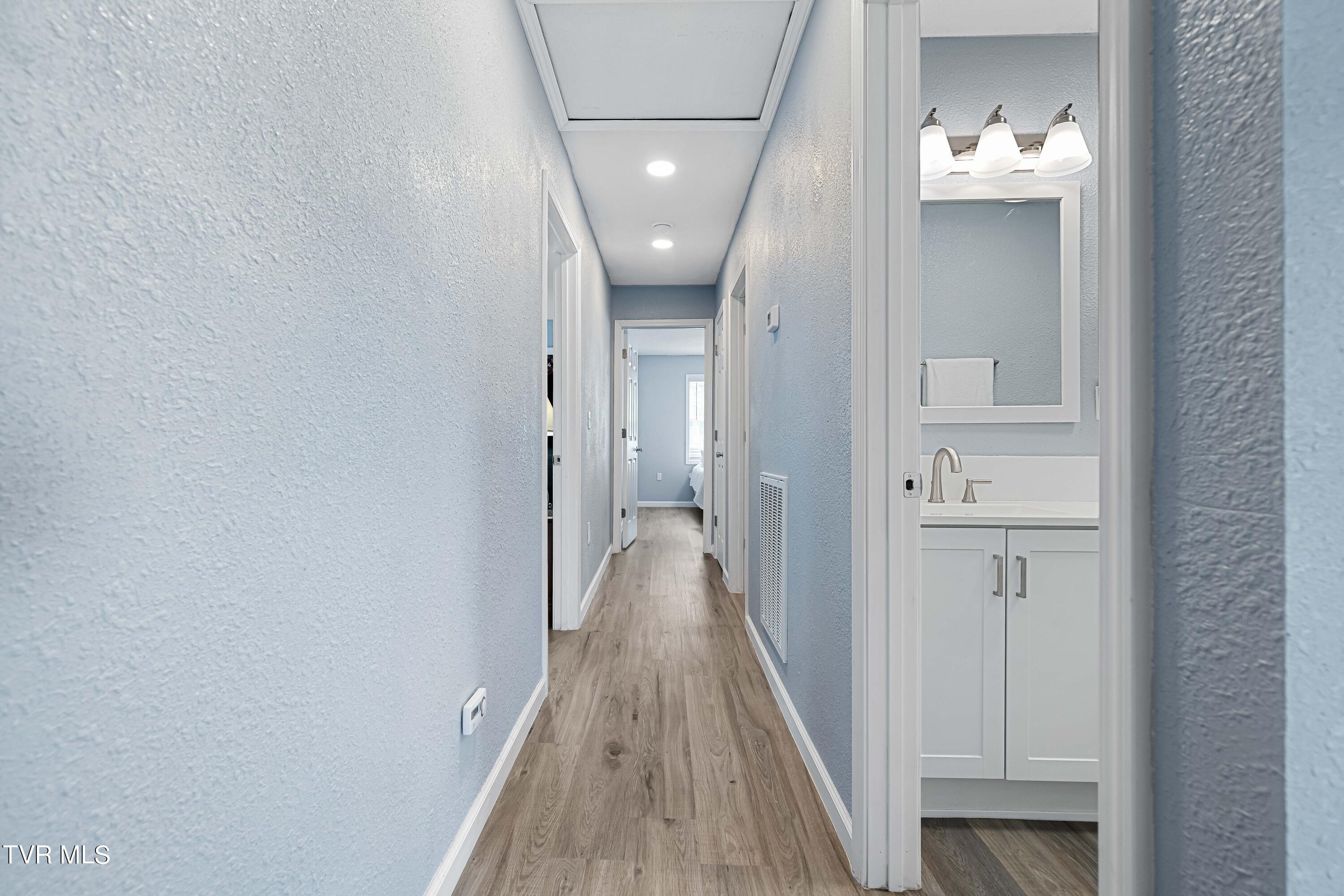 800 Belle Road Chuckey, TN 37641 - Photo 22 of 70 Hallway