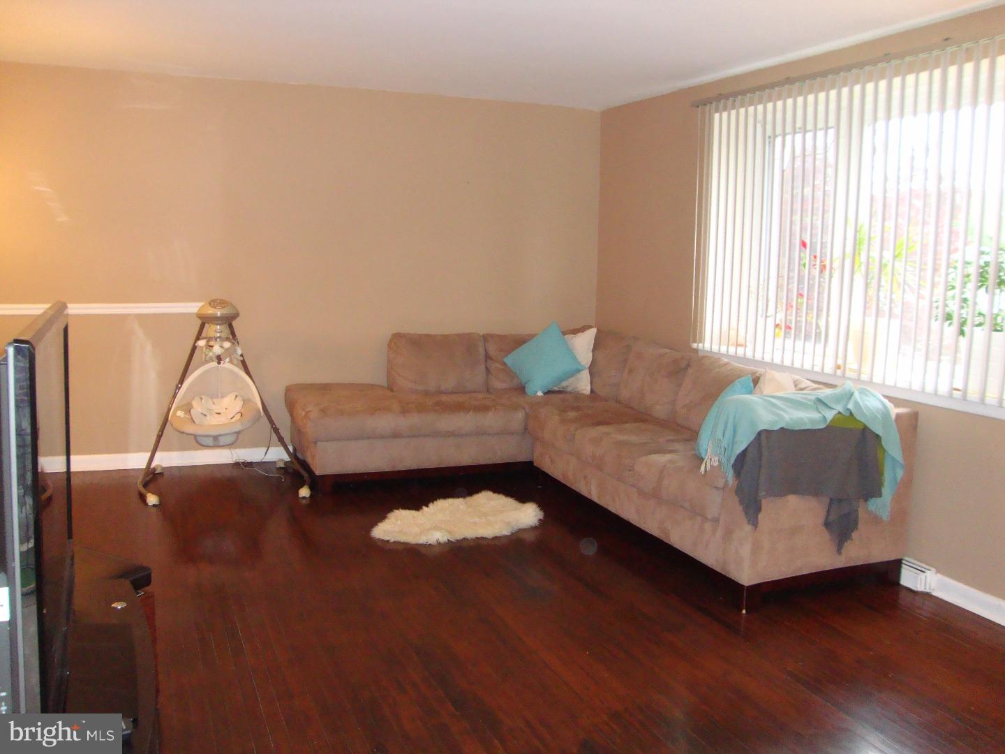 1702 Fox Chase Road Philadelphia, PA 19152 - Photo 3 of 25 Living Room