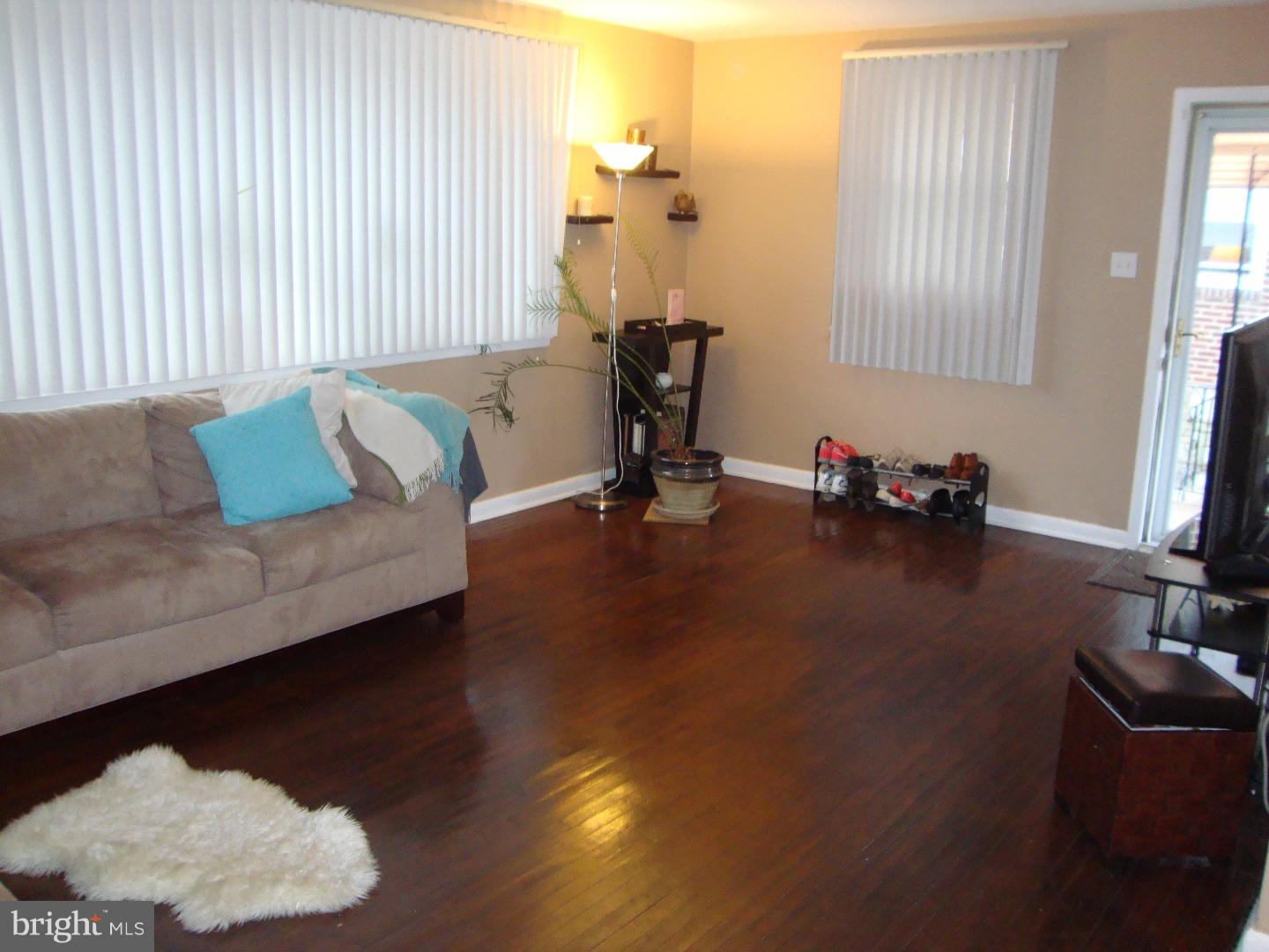 1702 Fox Chase Road Philadelphia, PA 19152 - Photo 5 of 25 Living Room