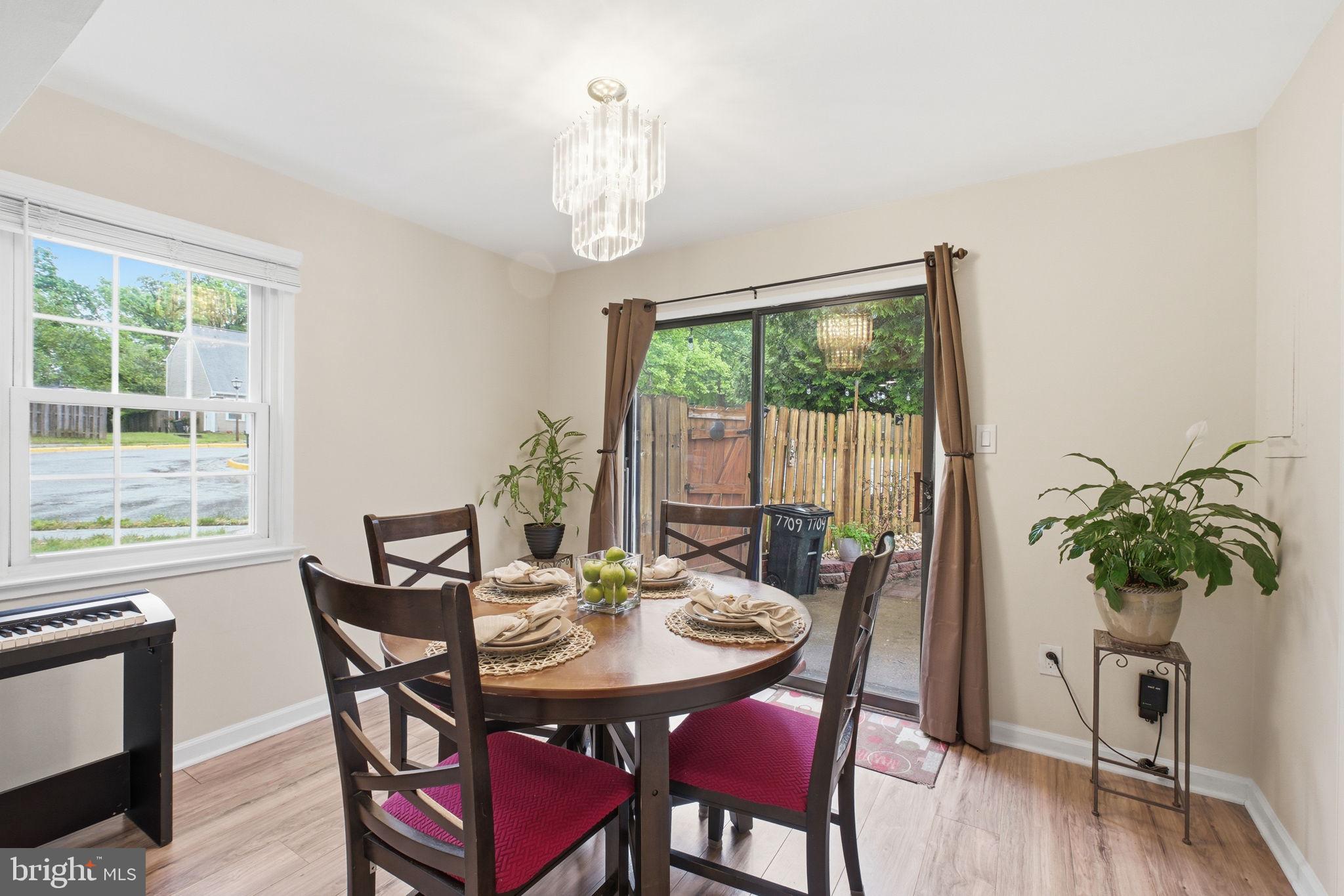 7709 Matisse Way Springfield, VA 22153 - Photo 9 of 27 Spacious dining area comfortably fits up to 6 ppl.