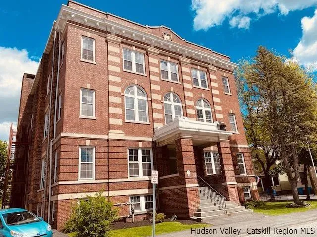 $2,500 | 236 Wall Street, Kingston, NY 12401