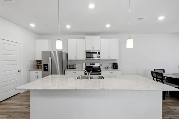 $2,600 | 635 Salt Marsh Trail, Kemah, TX 77565