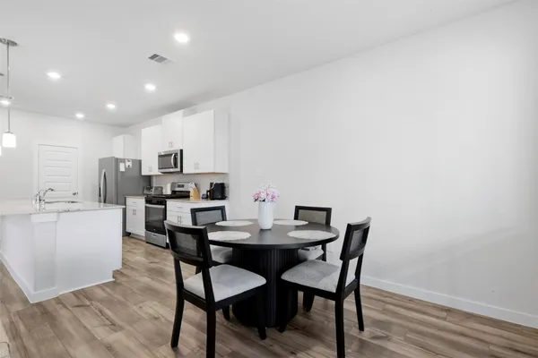 $2,600 | 635 Salt Marsh Trail, Kemah, TX 77565