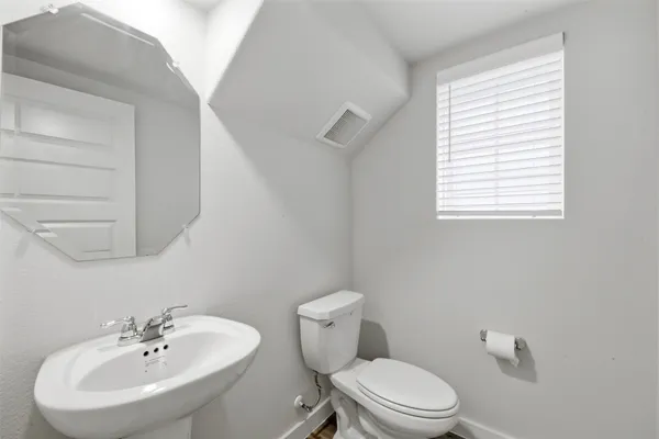 $2,600 | 635 Salt Marsh Trail, Kemah, TX 77565