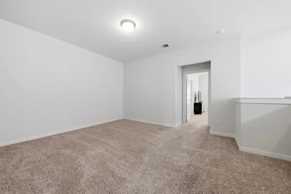 $2,600 | 635 Salt Marsh Trail, Kemah, TX 77565