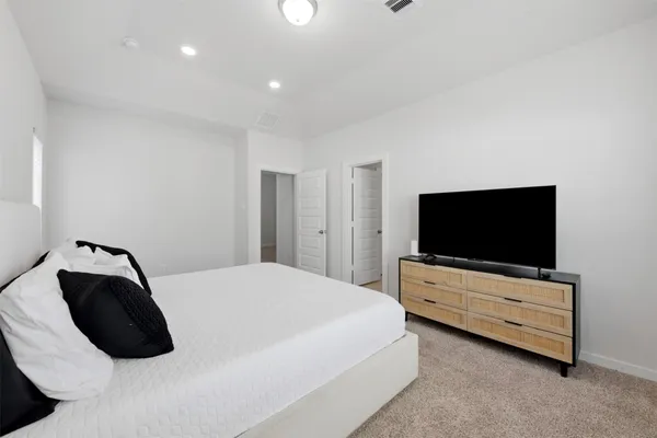 $2,600 | 635 Salt Marsh Trail, Kemah, TX 77565