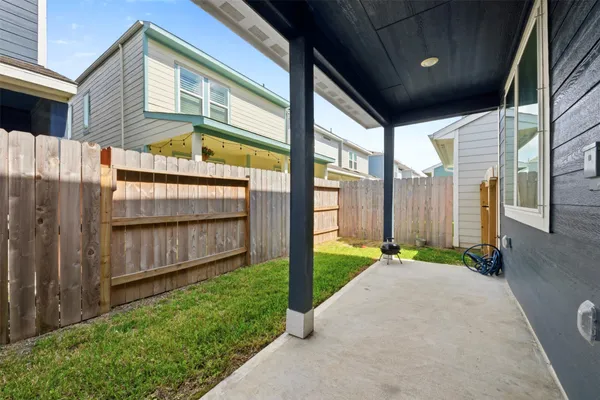 $2,600 | 635 Salt Marsh Trail, Kemah, TX 77565