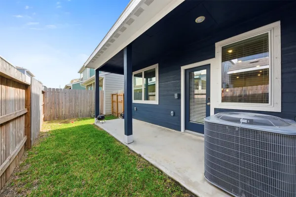 $2,600 | 635 Salt Marsh Trail, Kemah, TX 77565