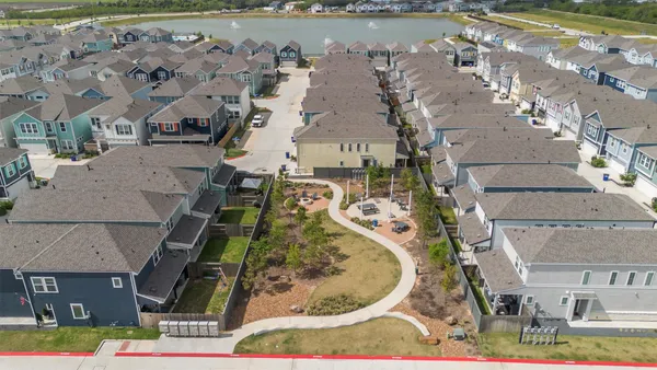 $2,600 | 635 Salt Marsh Trail, Kemah, TX 77565