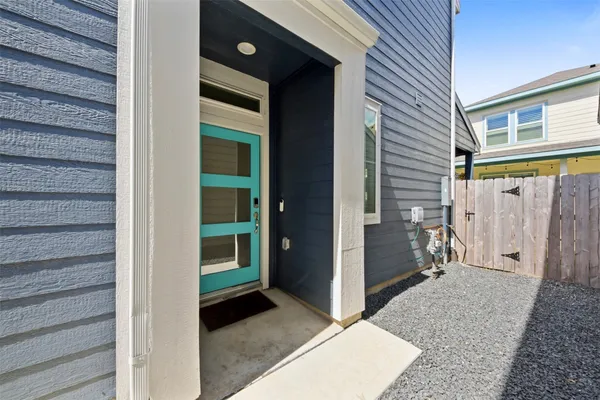 $2,600 | 635 Salt Marsh Trail, Kemah, TX 77565