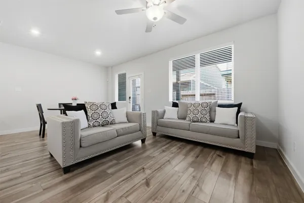 $2,600 | 635 Salt Marsh Trail, Kemah, TX 77565