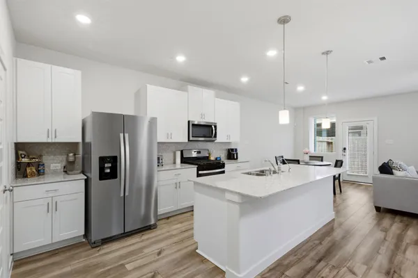 $2,600 | 635 Salt Marsh Trail, Kemah, TX 77565