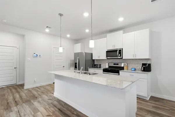 $2,600 | 635 Salt Marsh Trail, Kemah, TX 77565