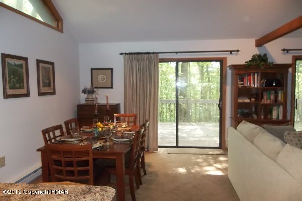260 Decker Road Bushkill, PA 18324 - Photo 4 of 7 Dining area