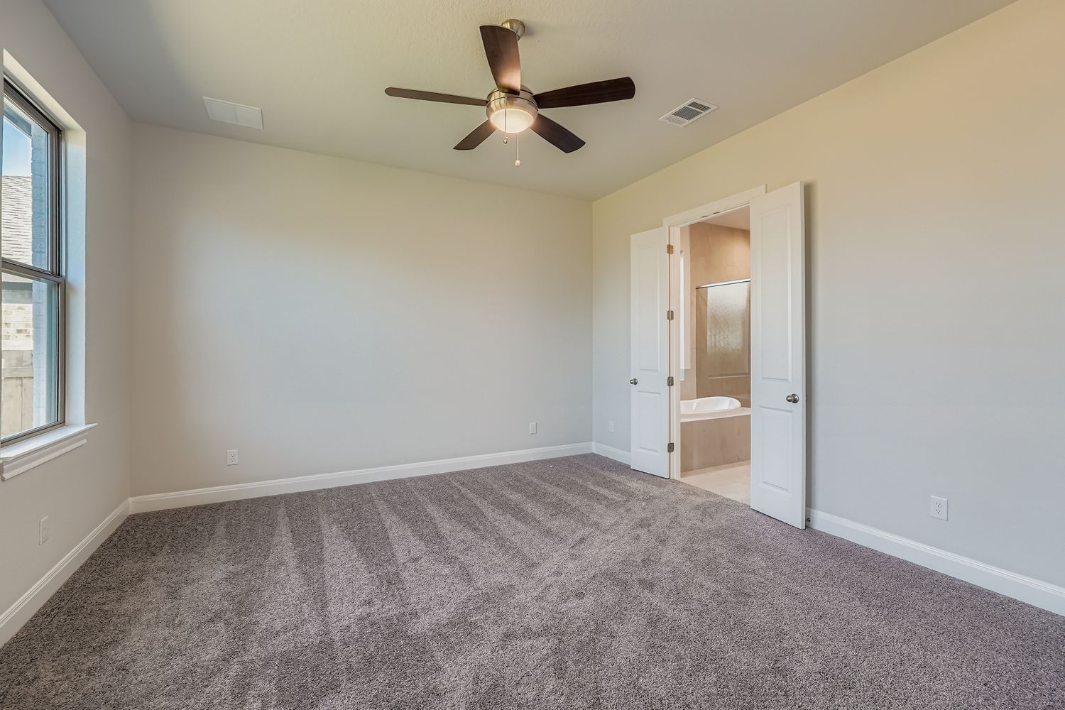121 Prickly Poppy Loop Kyle, TX 78640 - Photo 4 of 8 an empty room with fan and windows