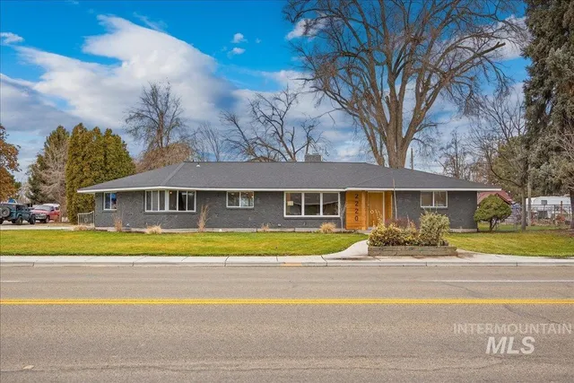 $850,000 | 2220 South Indiana Avenue, Caldwell, ID 83605
