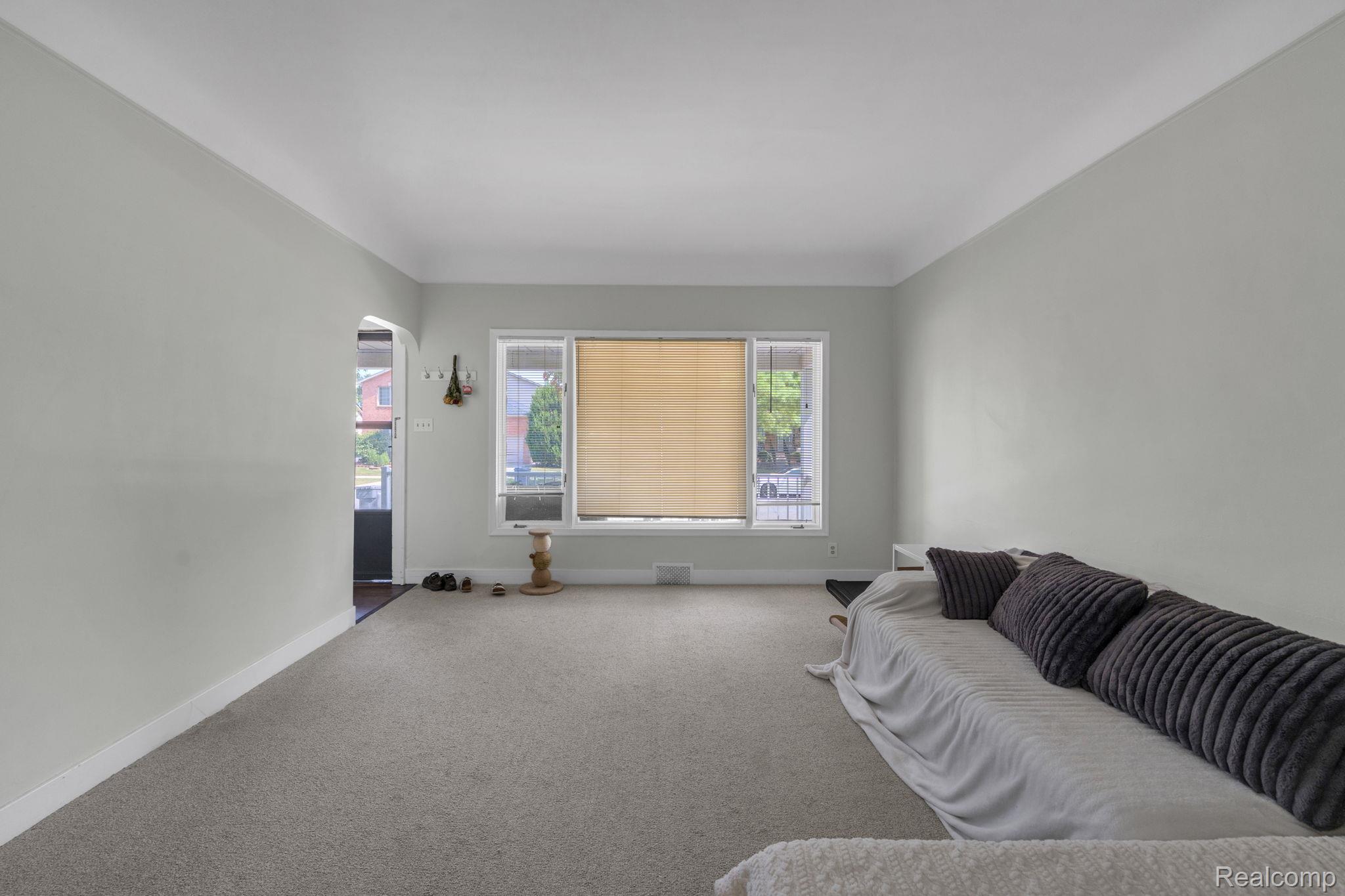 7631 Maple Street Dearborn, MI 48126 - Photo 28 of 48 28-web-or-mls-DSC05135.jpg