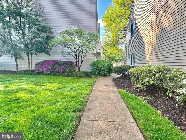 $1,600 | 18237 Swiss Circle, Unit 131, Germantown, MD 20874