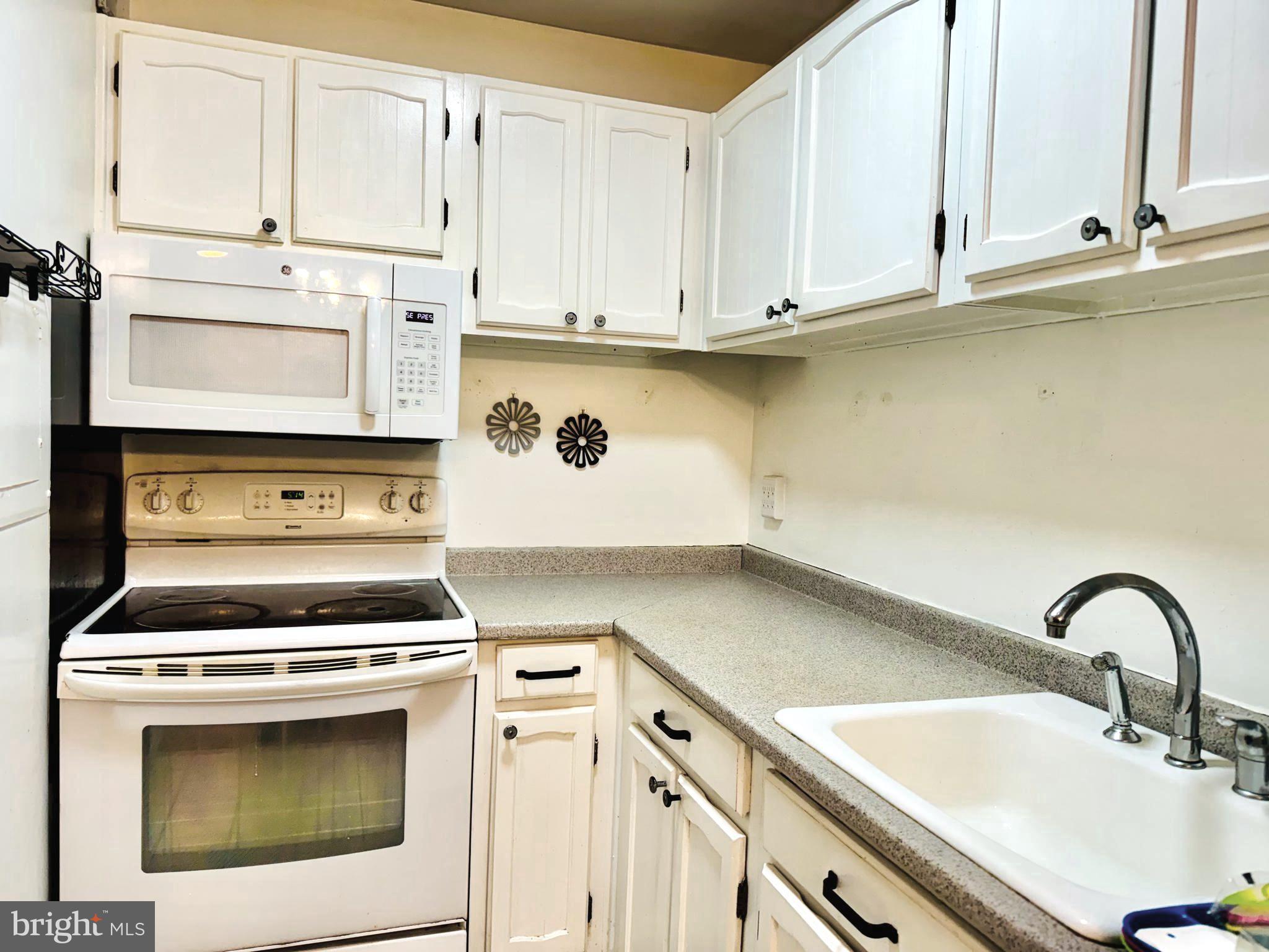 18237 Swiss Circle, Unit 131 Germantown, MD 20874 - Photo 8 of 22 Kitchen