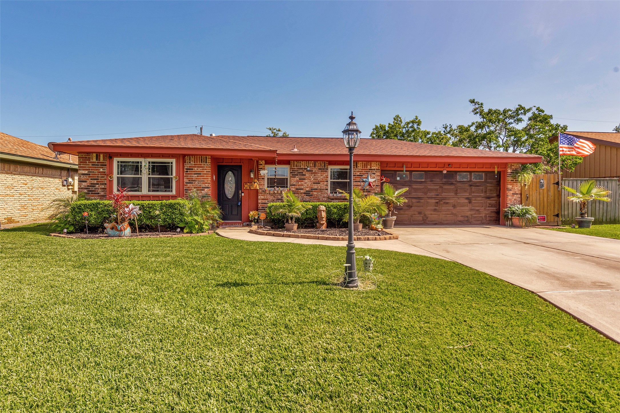 2913 18th Avenue North Texas City, TX 77590 - Photo 3 of 42 a front view of house with yard