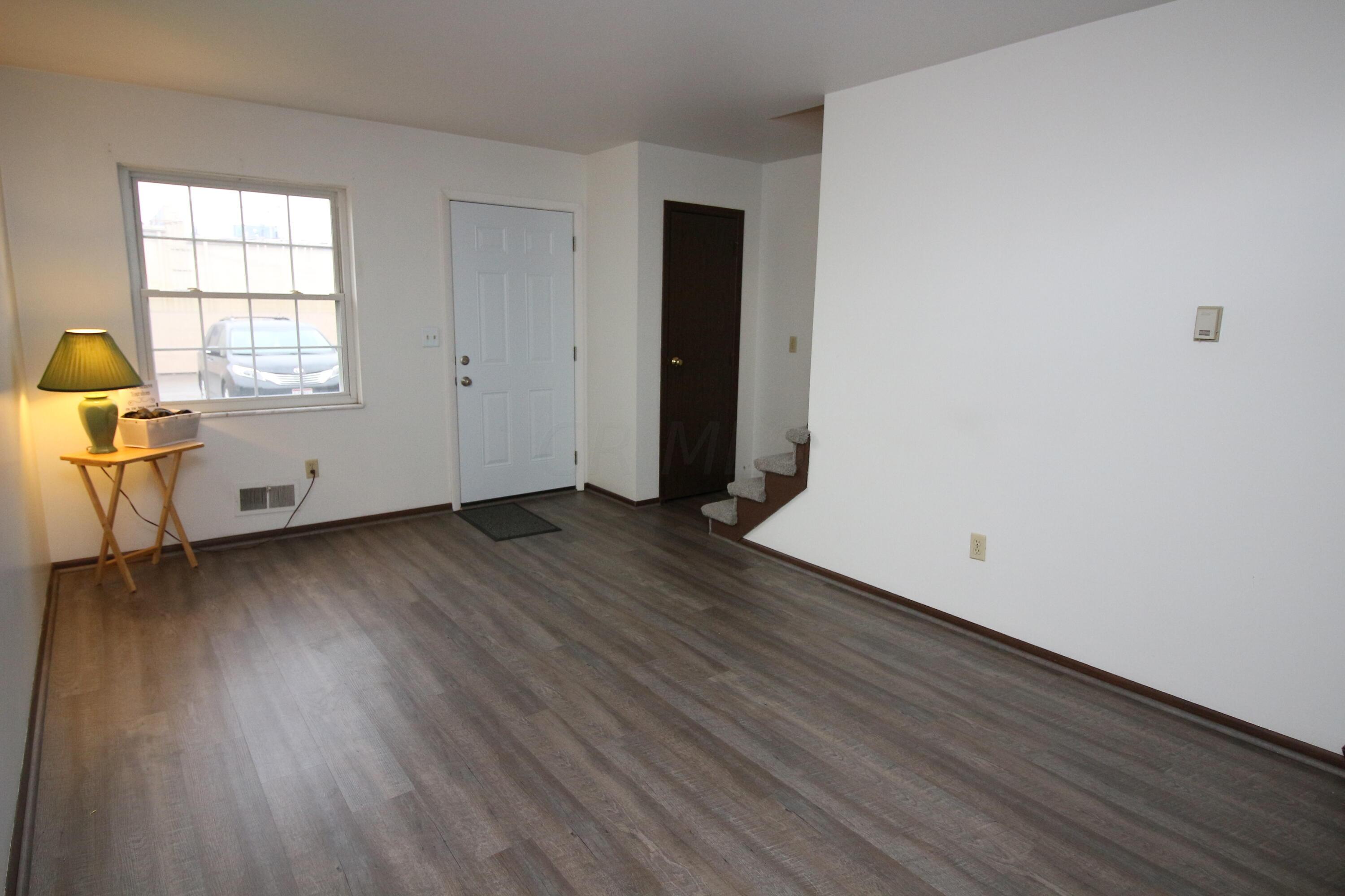 5738 Beechcroft Road, Unit G Columbus, OH 43229 - Photo 2 of 16 LR1