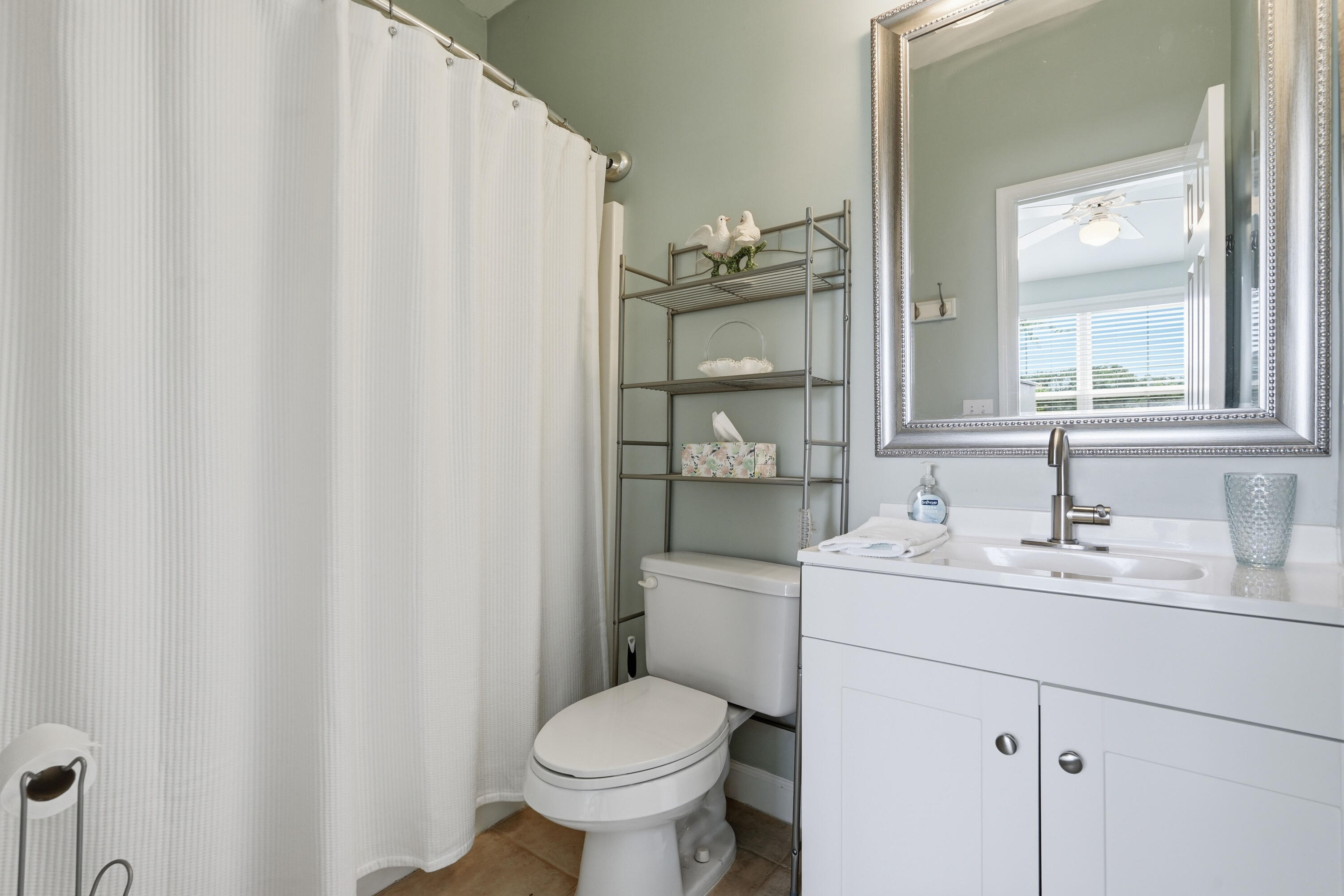 216 Fair Sailing Road, Unit 30 Mount Pleasant, SC 29466 - Photo 33 of 44 guest bath