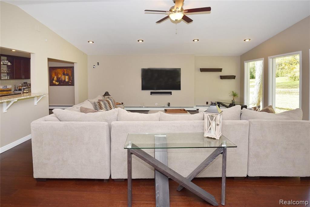 146 West Hickory Grove Road Bloomfield Hills, MI 48304 - Photo 9 of 27