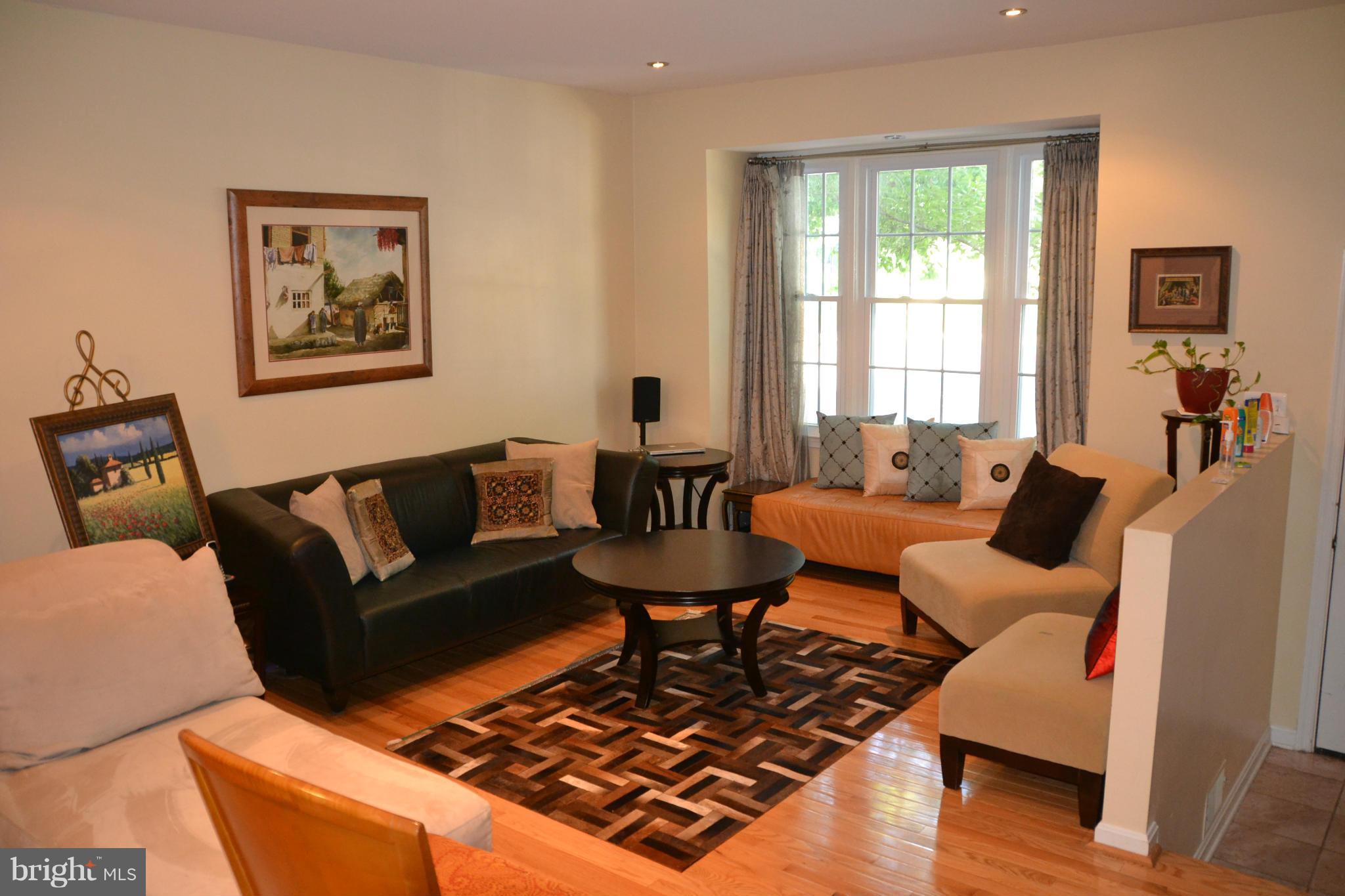 10936 Rampart Way Silver Spring, MD 20902 - Photo 4 of 22 Living Room