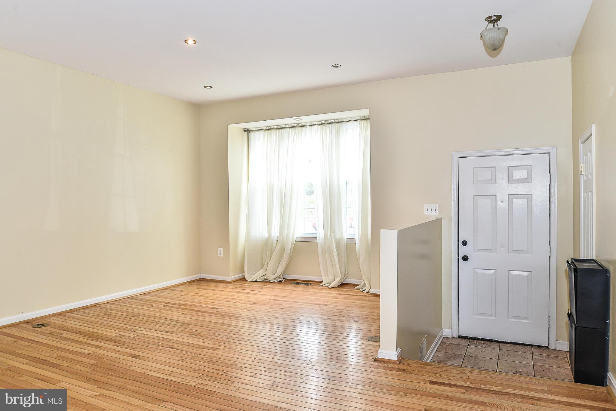 10936 Rampart Way Silver Spring, MD 20902 - Photo 5 of 22 Entrance