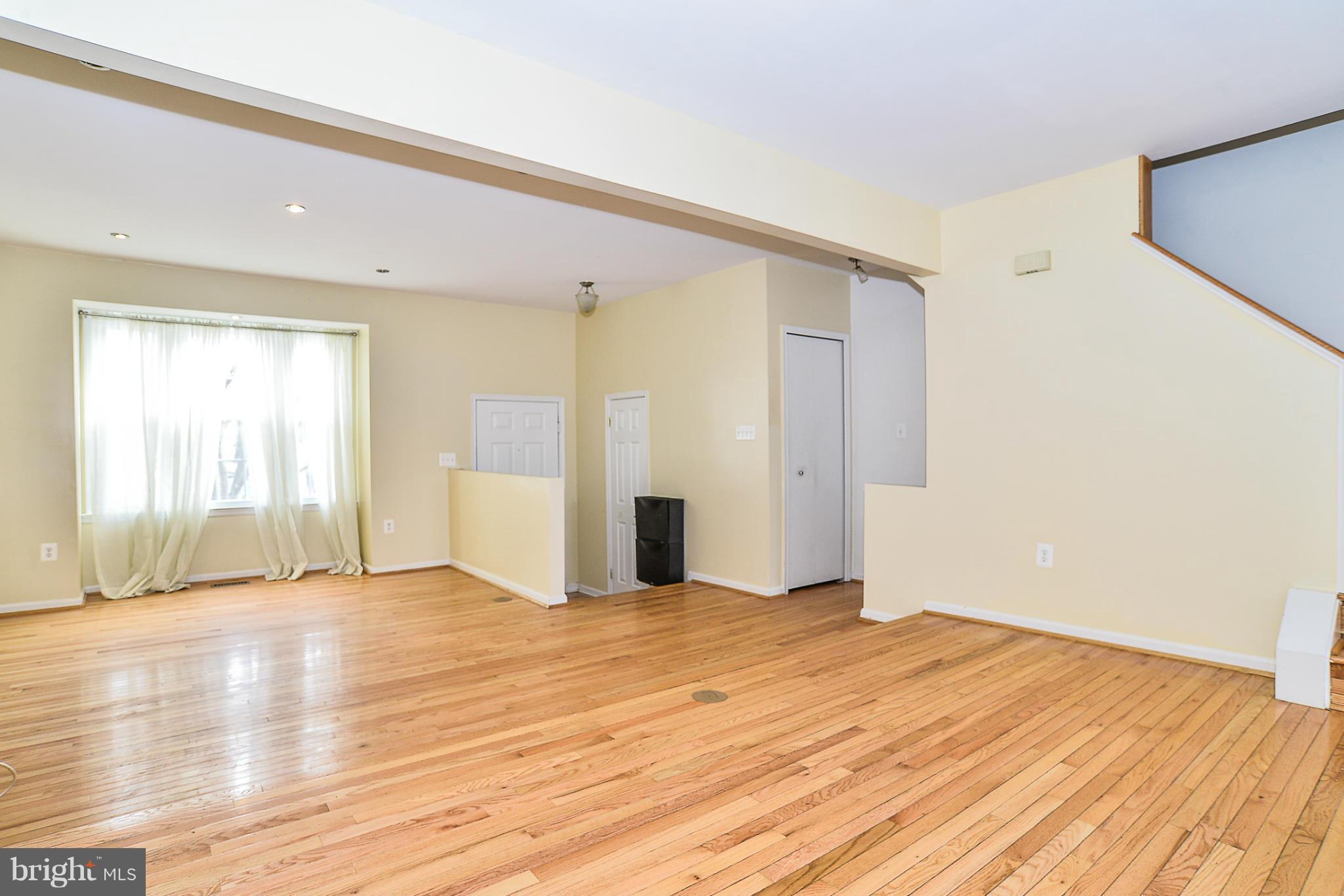 10936 Rampart Way Silver Spring, MD 20902 - Photo 6 of 22 Living Room