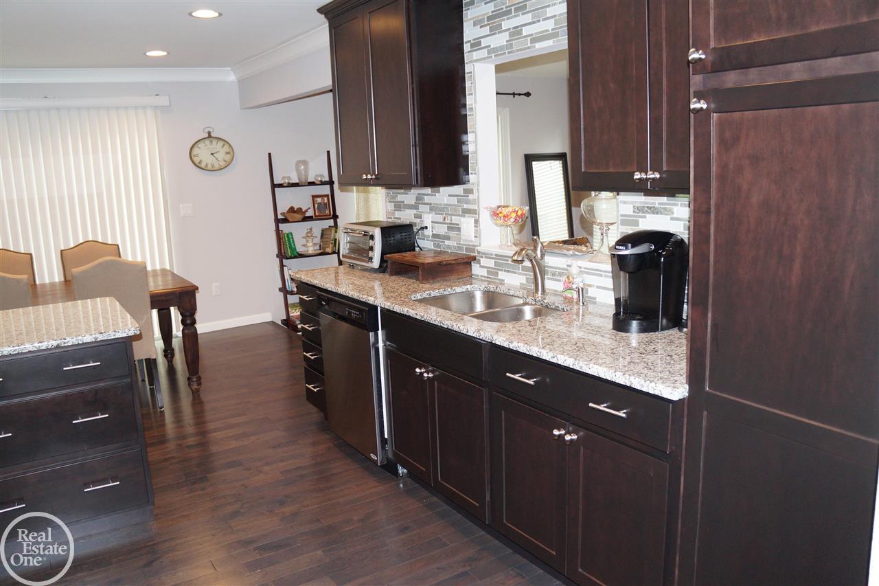 696 Baker Street Rochester Hills, MI 48307 - Photo 8 of 22
