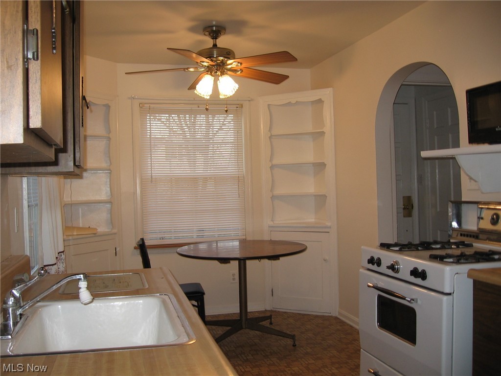 4202 Stilmore Road Cleveland, OH 44121 - Photo 9 of 21