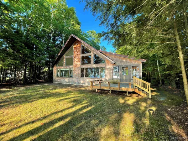 $495,000 | 235 Sunset Beach, Manistique, MI 49854