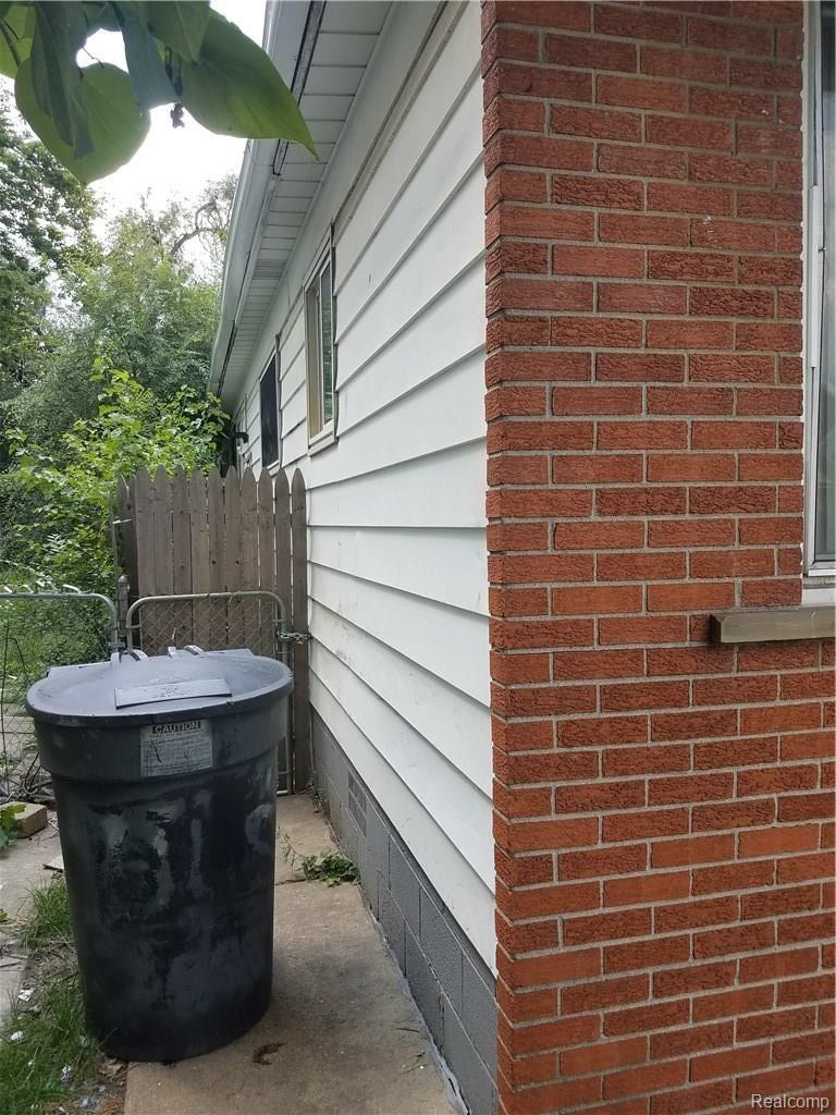 6315 Evergreen Road Detroit, MI 48228 - Photo 3 of 16 20180813_142949.jpg