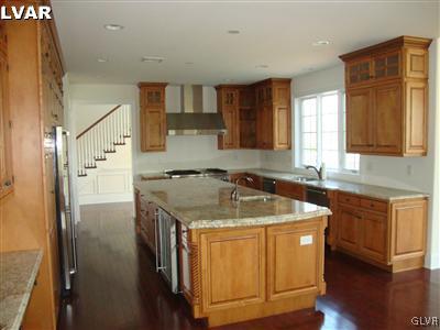 1753 Hawthorne Road Bethlehem, PA 18015 - Photo 12 of 17 Gallery Image 12