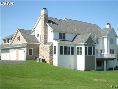 1753 Hawthorne Road Bethlehem, PA 18015 - Photo 3 of 17 Gallery Image 3