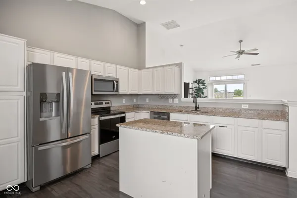 $259,900 | 524 Genisis Drive, Whiteland, IN 46184