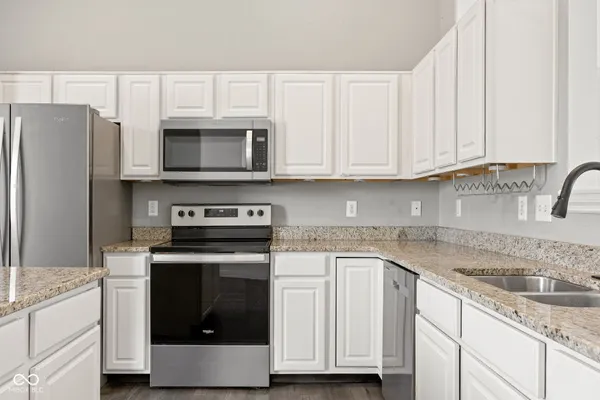 $259,900 | 524 Genisis Drive, Whiteland, IN 46184