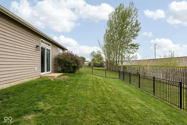 $259,900 | 524 Genisis Drive, Whiteland, IN 46184