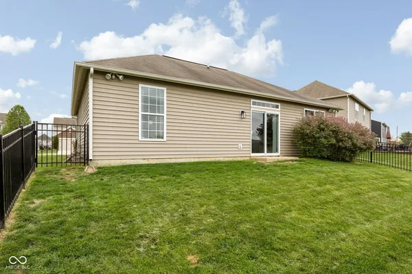 $259,900 | 524 Genisis Drive, Whiteland, IN 46184