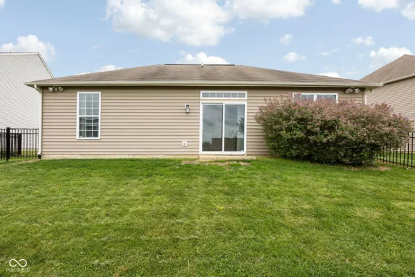 $259,900 | 524 Genisis Drive, Whiteland, IN 46184
