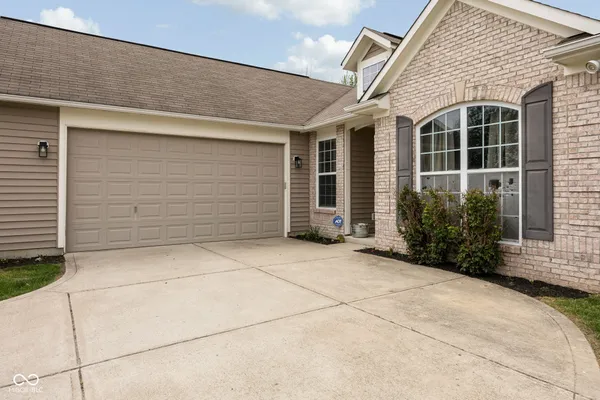 $259,900 | 524 Genisis Drive, Whiteland, IN 46184
