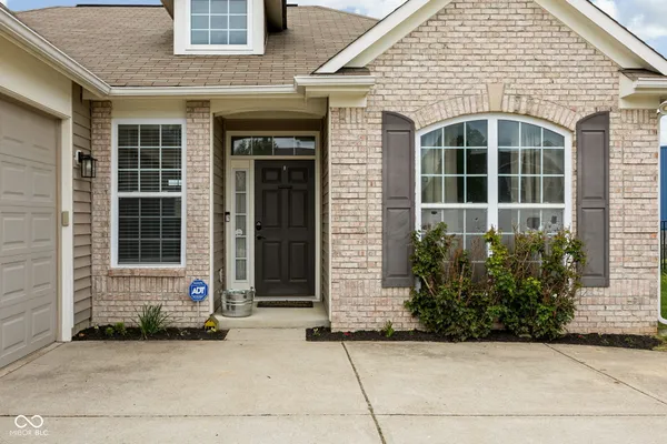 $259,900 | 524 Genisis Drive, Whiteland, IN 46184