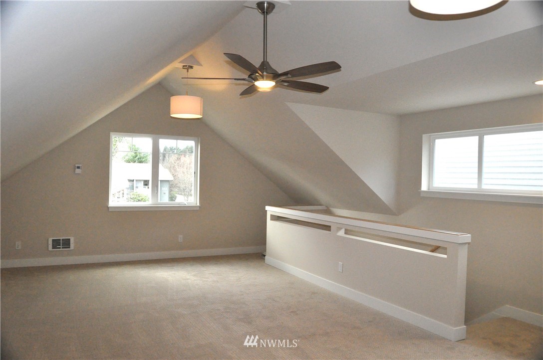 694 Wintersweet Road Northeast Bainbridge Island, WA 98110 - Photo 11 of 16 Gallery Image 11