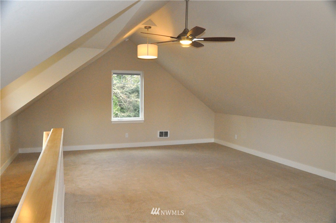 694 Wintersweet Road Northeast Bainbridge Island, WA 98110 - Photo 12 of 16 Gallery Image 12
