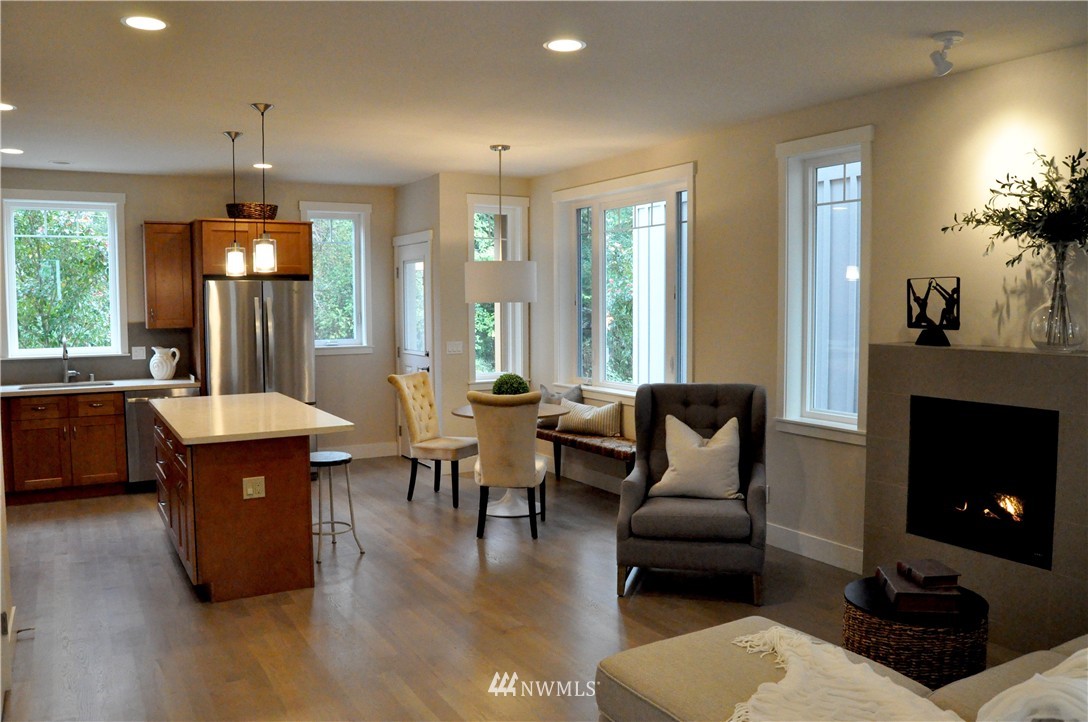 694 Wintersweet Road Northeast Bainbridge Island, WA 98110 - Photo 3 of 16 Gallery Image 3
