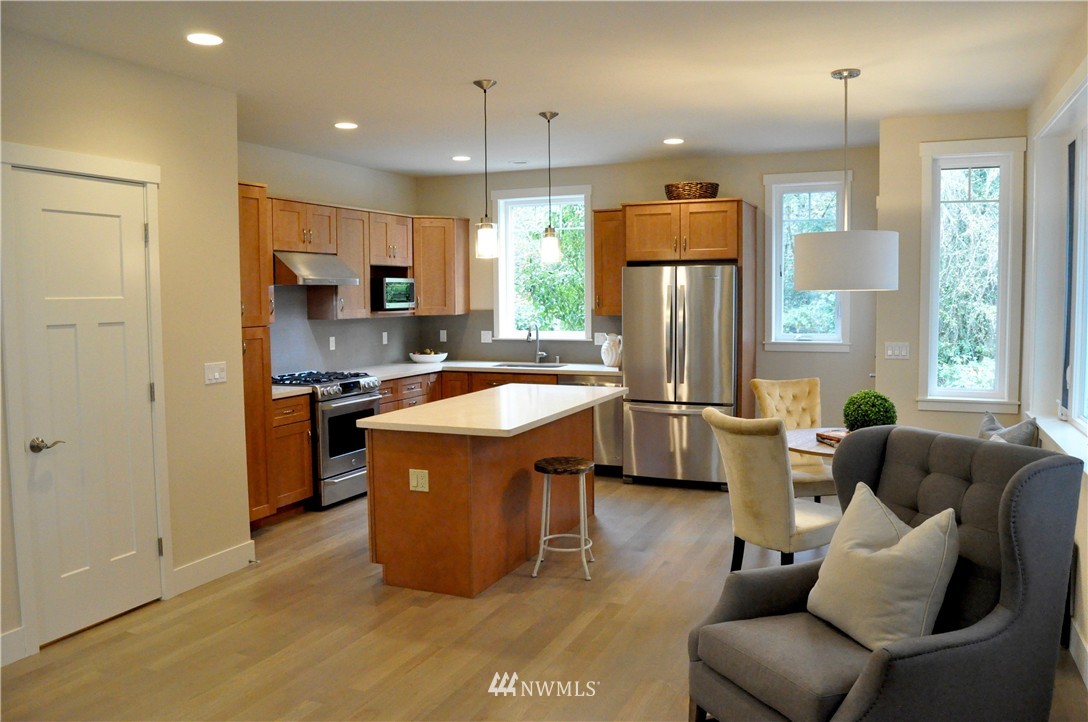 694 Wintersweet Road Northeast Bainbridge Island, WA 98110 - Photo 4 of 16 Gallery Image 4